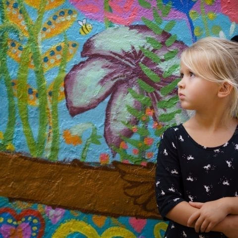 Bénéfices de la peinture chez les enfants autistes: Iris Grace la petite génie