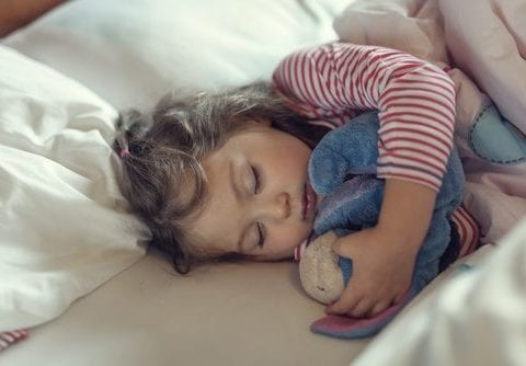 Cómo enseñar a los niños a dormir solos
