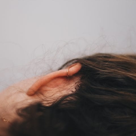 Hearing loss associated to brain shrinkage with age